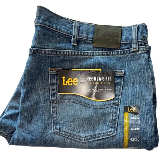 Lee Men's Regular Fit Straight Leg Jeans Medium Wash 42 X 32 NWT - Picture 7 of 7